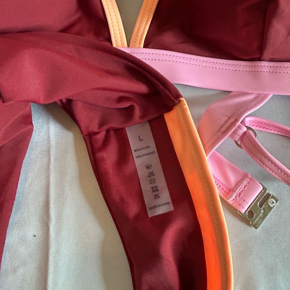 Stylish Women's Swimwear Set in Burgundy and Pink - Picture 4 of 16